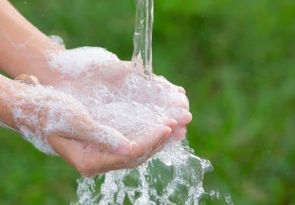 شست و شو با مایع ظرفشویی