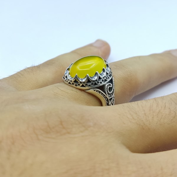 انگشتر عقیق زرد مردانه طرح یاعلی با حکاکی شرف الشمس