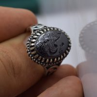 انگشتر حدید صینی مردانه نقره حکاکی حسبی الله طرح رهبری کد{101019}