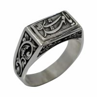 انگشتر حرز امام جواد نقره همراه با خاک تربت طرح قلمزنی یا مهدی