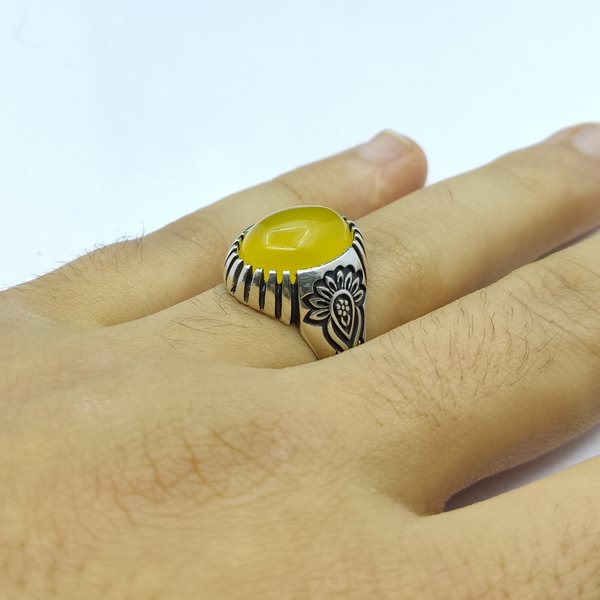 انگشتر عقیق زرد مردانه با حکاکی شرف الشمس