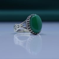 انگشتر عقیق سبز زنانه نقره طرح سرنیزه