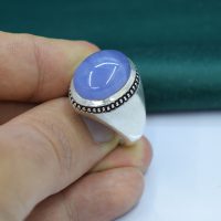 انگشتر فاخر عقیق کبود یمنی مردانه نقره دست ساز طرح فیلی ساده