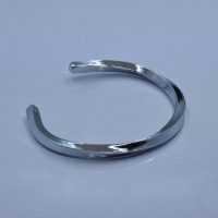 بنگل مردانه یا زنانه ساده طرح پیچ نقره ای جنس کروم کد{101044}