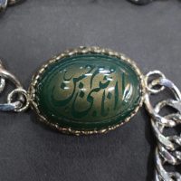 دستبند کارتیه عقیق سبز با حکاکی یا امام حسن مجتبی ع جنس کروم کد{101017} - تصویر 2