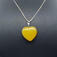 گردنبند سنگ جید زنانه با رنگ زرد طرح قلب سایز بزرگ